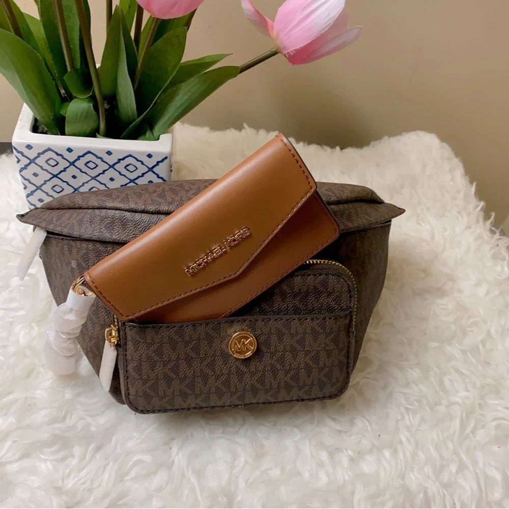 Michael Kors Maisie Large Logo 2-in-1 Sling Pack - Picture 2 of 14